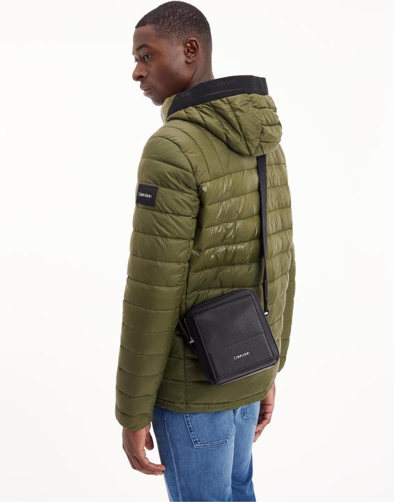 Produktbild Calvin Klein Herren Minimalism Cube Reporter Tasche, Ck Schwarz, One Size (51% RECYCLED POLYESTER, 49% POLYURETHANE)