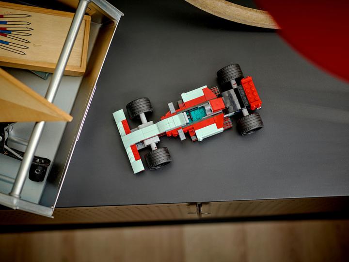 Immagine prodotto LEGO Corridore su strada (31127, LEGO Creator 3-in-1)