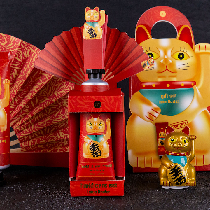 Actual product image Accentra Hand care set WINKEKATZE / MANEKI NEKO in gift box, incl. 30ml hand & nail cream, nail file with
