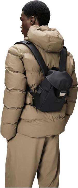 Produktbild Rains Valera Schwarzer Eimer-Rucksack Mini (12 l)