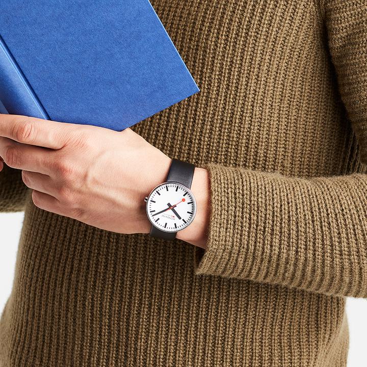 Image du produit Mondaine Giant - Rétroéclairage (Montre analogique, Swiss Made, 42 mm)