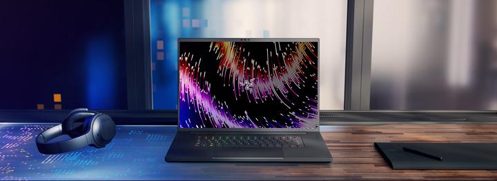Produktbild Razer Blade 18 (2023) (18", 1000 GB, 32 GB, US, Intel Core i9-13950HX)