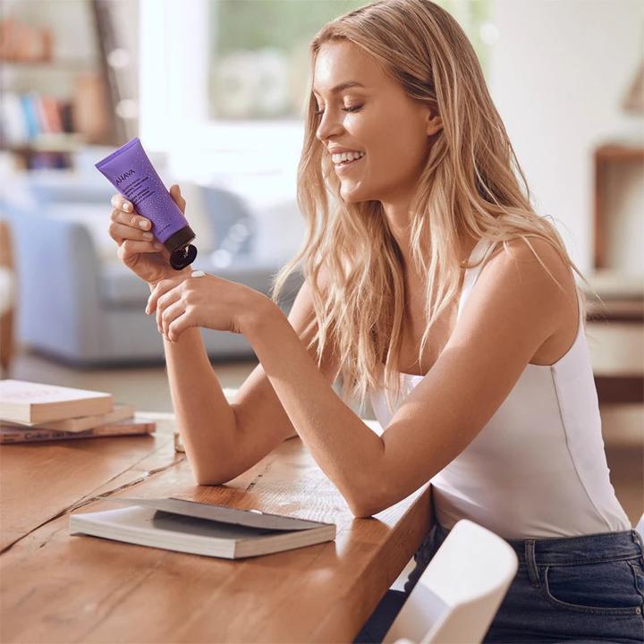 Produktbild Ahava Mineral Hand Cream "spring bloosom" - Leichte Handcreme mit frühlingfrischen Duft (100 ml)