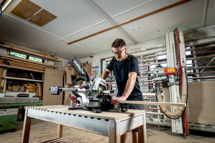 Actual product image Metabo KGS 18 LTX BL 254 2x 5,2Ah