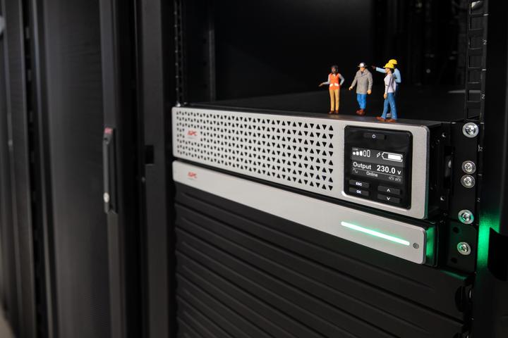 Actual product image APC SRT3000*UXI*-NCLI (3000 VA, 2700 W, Online double converter UPS)