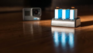 Produktbild Newell battery SDC-USB three-channel charger for AHDBT-901 batteries (Ladegerät)