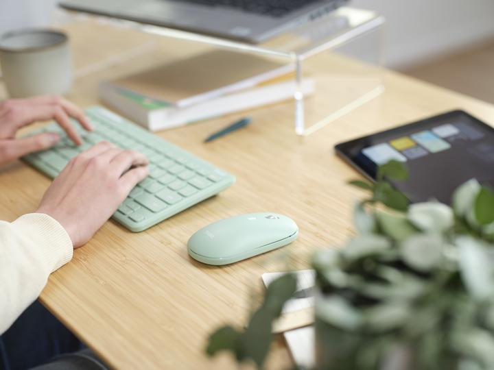 Actual product image Trust Lyra - Draadloos Toetsenbord en Muis - Multi connect - Qwerty US - Groen (US, Cable)