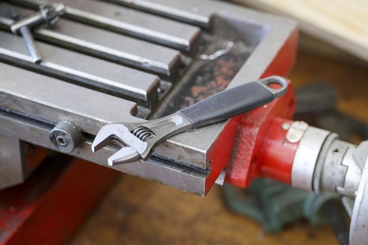Actual product image Bahco Ergo 90.6in adjustable tensioner (3/4")