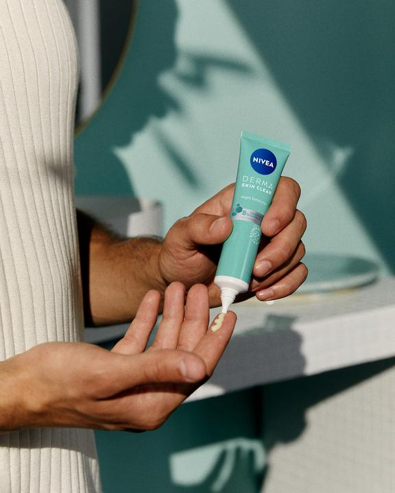 Actual product image NIVEA DUPLIKAT Derma Skin Clear Night Peeling (40 ml)