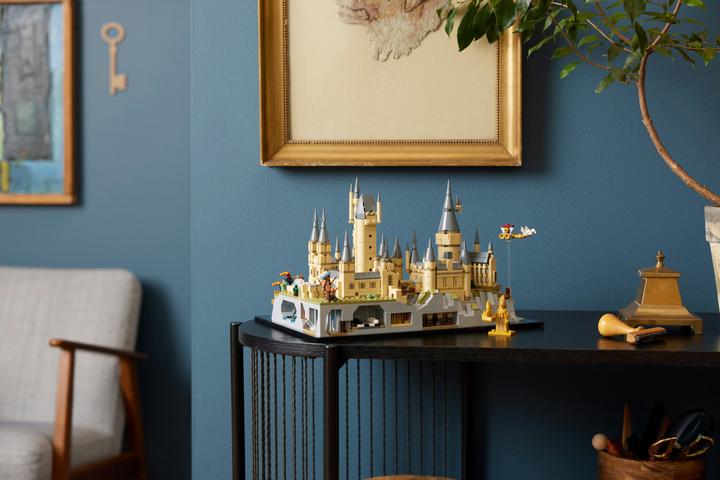 Produktbild LEGO Hogwarts mit Schlossgelände (76419, LEGO Harry Potter)