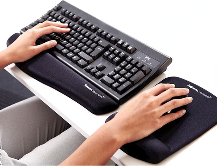 Actual product image Fellowes PlushTouch (S)