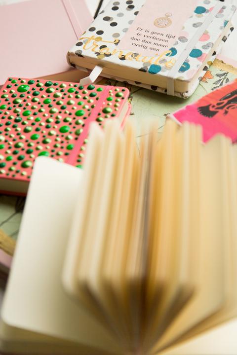 Actual product image Talens Sketchbook 12x12 white (12 x 12 cm)