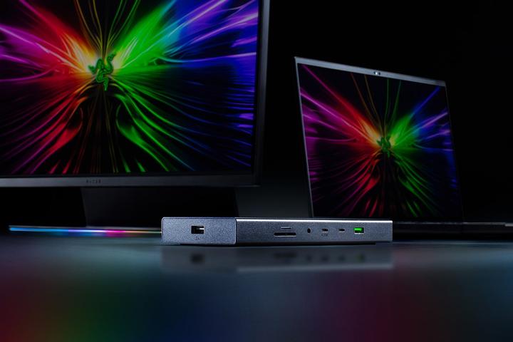 Produktbild Razer USB 4 DOCK 14-PORT BLACK (USB-C, 14 Ports)