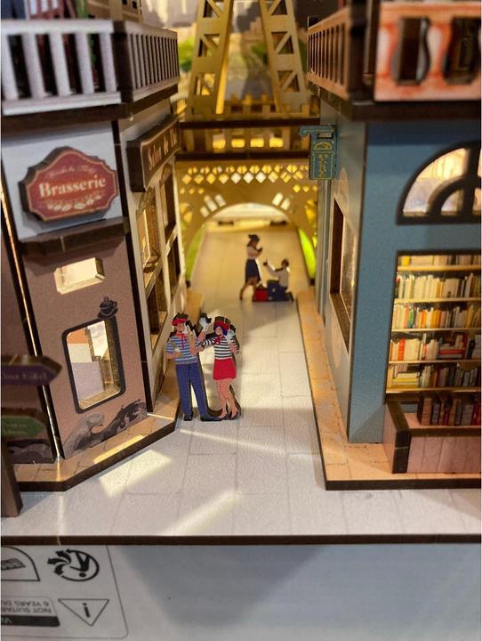 Actual product image Revell Paris: Tiny Adventures Book Nook