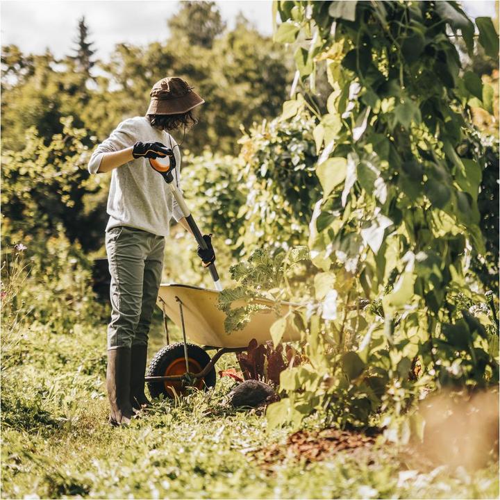 Immagine prodotto Fiskars Pala per sollevare e spostare materiale sfuso e neve, Lunghezza: 130 cm, Borsta rinforzato