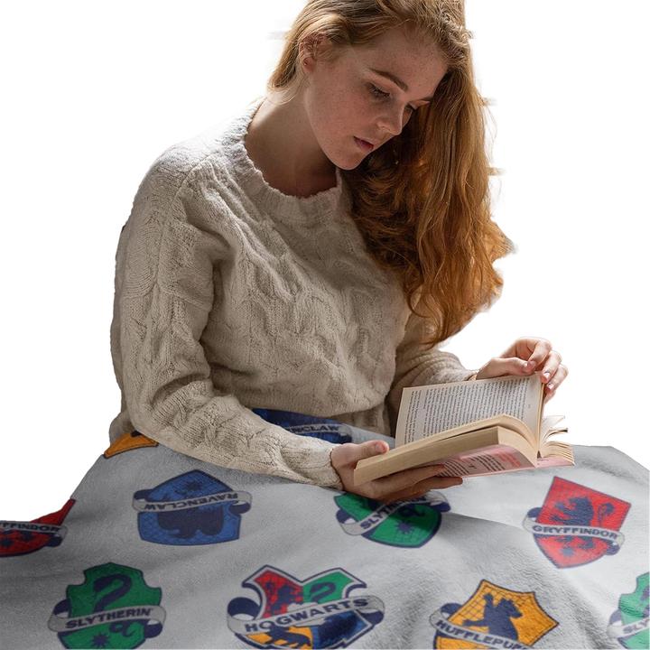 Actual product image Fleece House Crests Blanket (100 x 150 cm)
