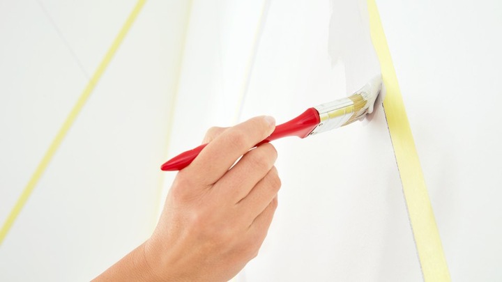 Produktbild tesa Malerkrepp PROFESSIONAL, Malerband für besonders präzises Abkleben (25 mm)