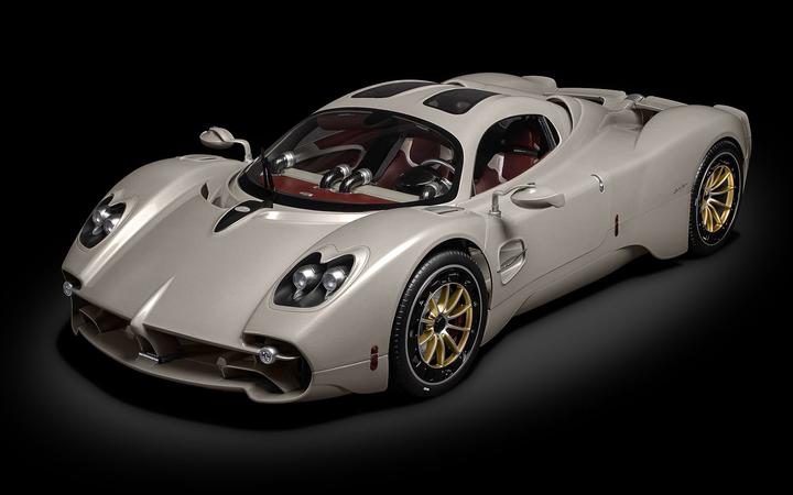 Actual product image Pocher Pagani Utopia Coupé Rinascimento Lucido
