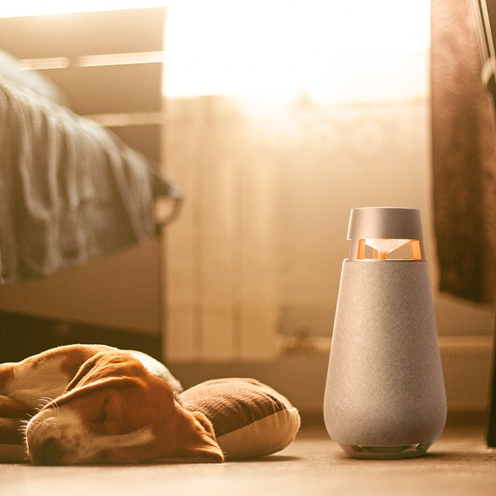 Produktbild LG XBOOM 360 XO3, Omnidirektionaler Lautsprecher 50W, Beleuchtung, IP54, Bluetooth 5.1, Beige (24 h)