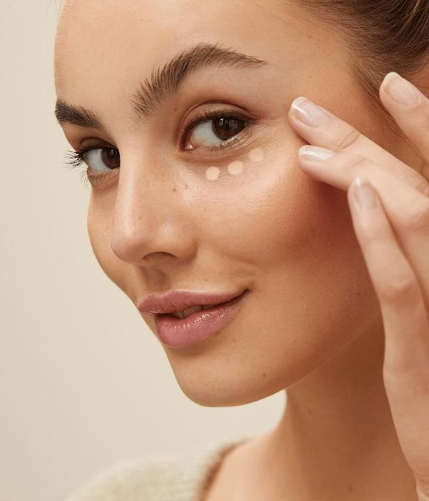 Produktbild NIVEA Hyaluron Cellular Filler 3in2 (01 Hell)