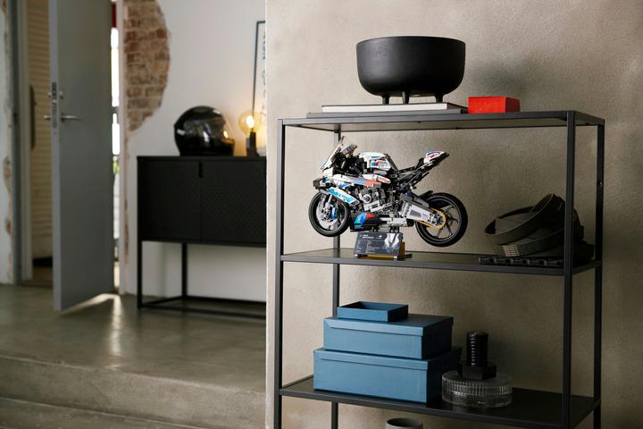 Actual product image LEGO BMW M 1000 RR (42130, LEGO Technic)