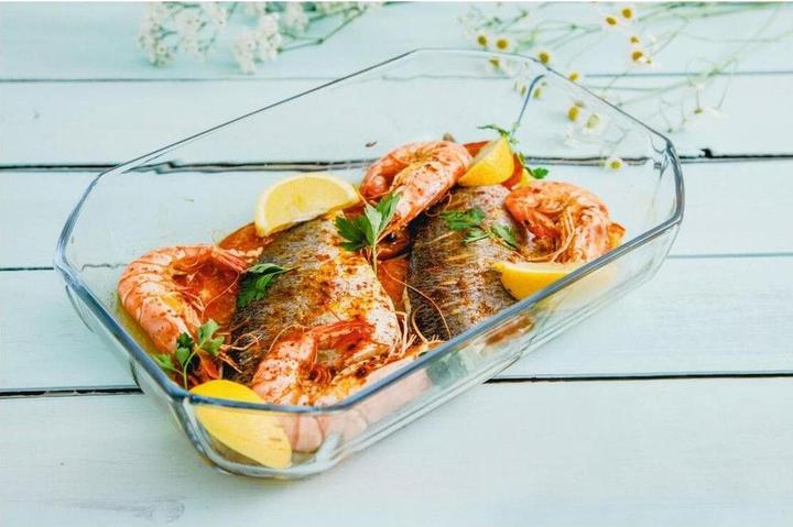 Actual product image Pyrex 3.2 litre casserole dish