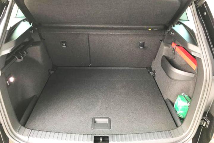 Image du produit Aristar Plateau de coffre pour Skoda Karoq de 2017 à aujourd'hui (zone de chargement surélevée).