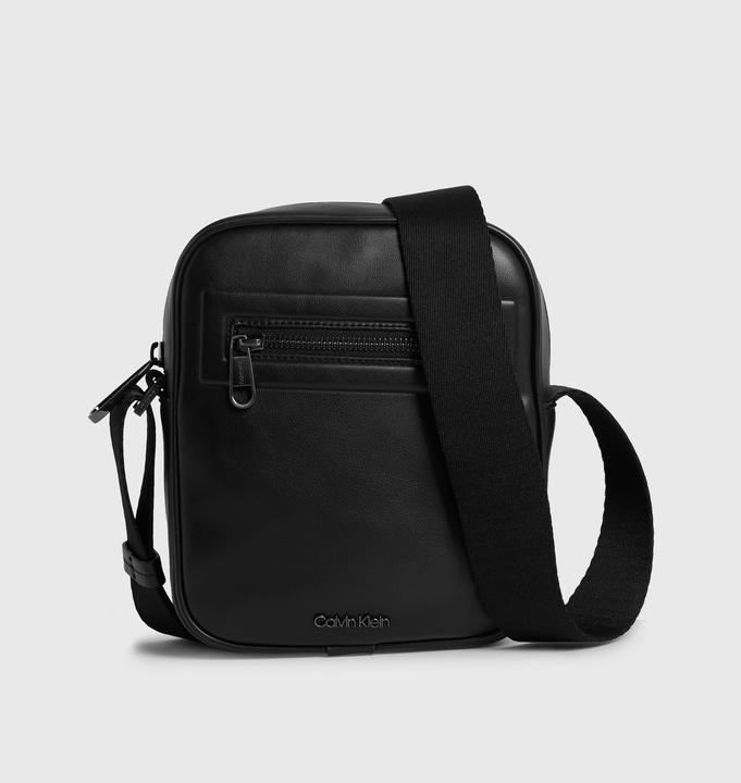 Actual product image MGA Na (51% RECYCLED POLYESTER, 49% POLYURETHANE)