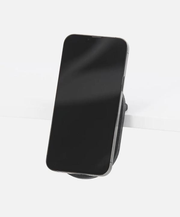 Actual product image Oakywood MagSafe iPhone Stand - vertical iPhone dock - color Black -