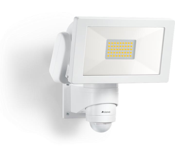Actual product image Steinel Extremely bright, robust and attentive. The LS 300 S sensor spotlight. Ideal for filling as needed (2962 lm, IP44)
