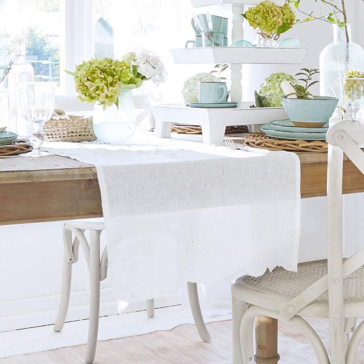 Actual product image Loberon Table runner Kara white (150 x 150 cm)