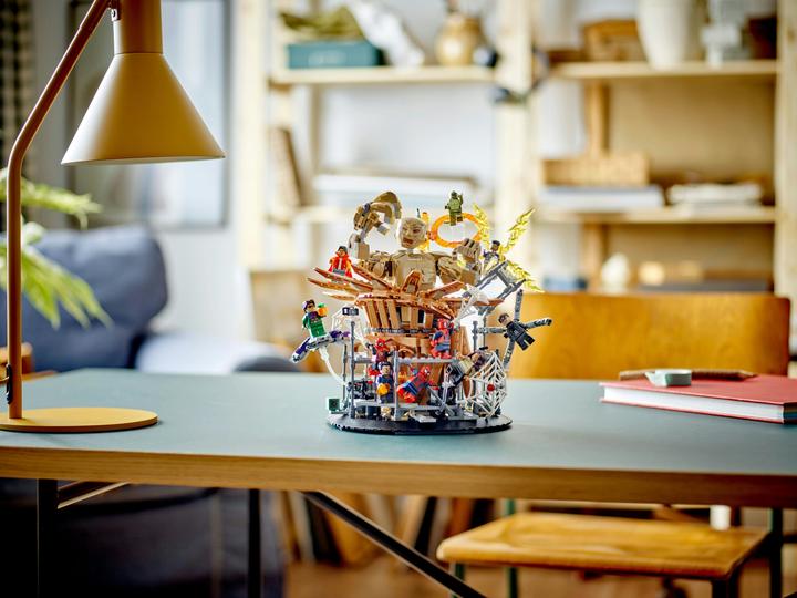 Actual product image LEGO 76280 Confidential (76280, LEGO Marvel)