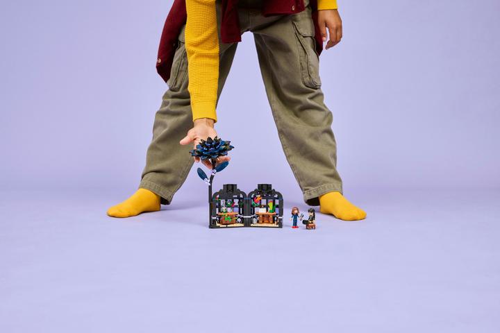 Produktbild LEGO Schwarze Dahlie (76784, LEGO Wednesday)