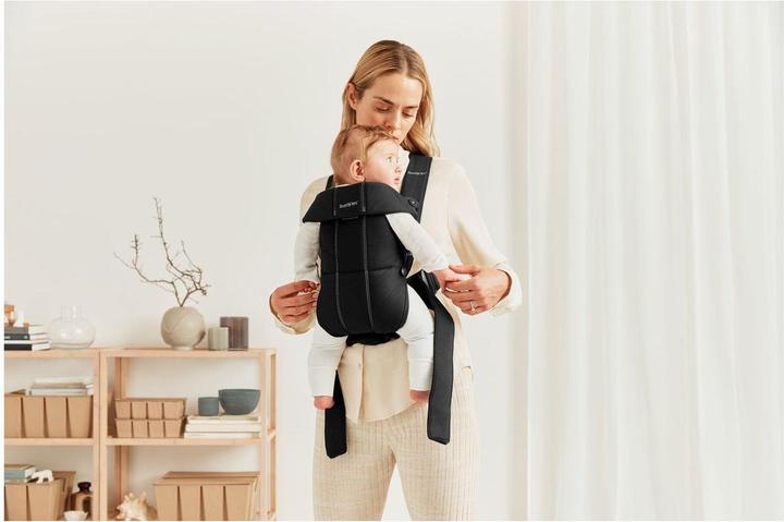 Produktbild BabyBjörn Tragesitz Mini schwarz, gewebt