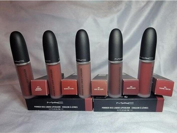 Produktbild MAC Cosmetics Powder Kiss Liquid Lipcolour (Burning love)