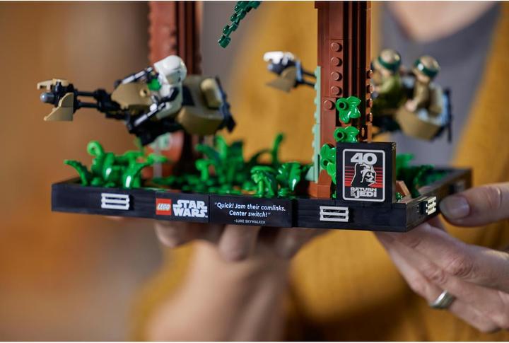 Image du produit LEGO Poursuite sur Endor - Diorama (75353, LEGO Star Wars)