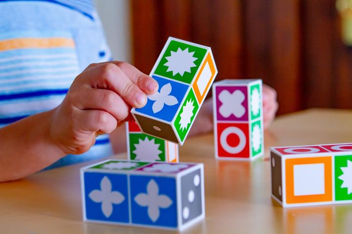 Produktbild Foxmind Crazy Cubes (mult) (Deutsch, Französisch, Italienisch, 1 - 4 Spieler)