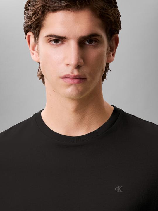 Actual product image Calvin Klein Jeans Ss Smooth Cttn Solid Crewnk Tee (M)