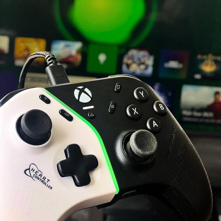 Actual product image Thrustmaster Heart Controller (PC, Xbox Series X, Xbox One S, Xbox One X)