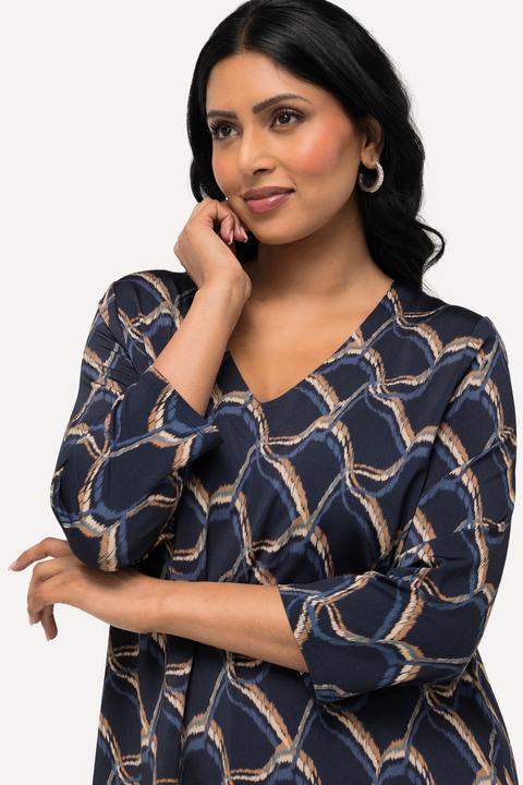 Image du produit Ulla Popken T-shirt au tombé fluide, motif vagues. Col en V et manches 3/4. Coupe Classic Fit. (50, 52)