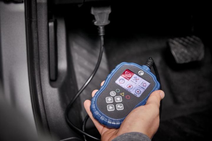 Actual product image Cartrend OBD II diagnostic device