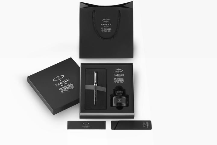 Produktbild Parker Pen PARKER Füller Duofold 135 Spezial Ed. schw/gold Feder 18k F Geschenkbox (Gold)