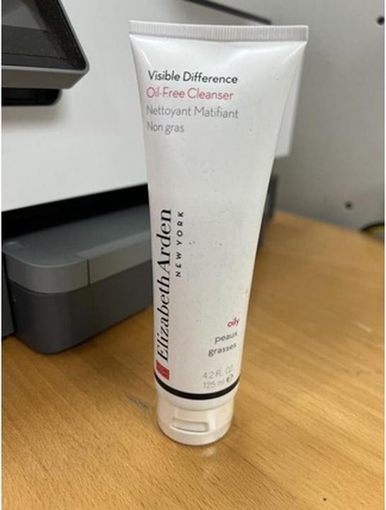 Actual product image Elizabeth Arden Visible Difference Oil-Free Cleanser 4.2 Oz (Cleansing lotion, 125 ml)