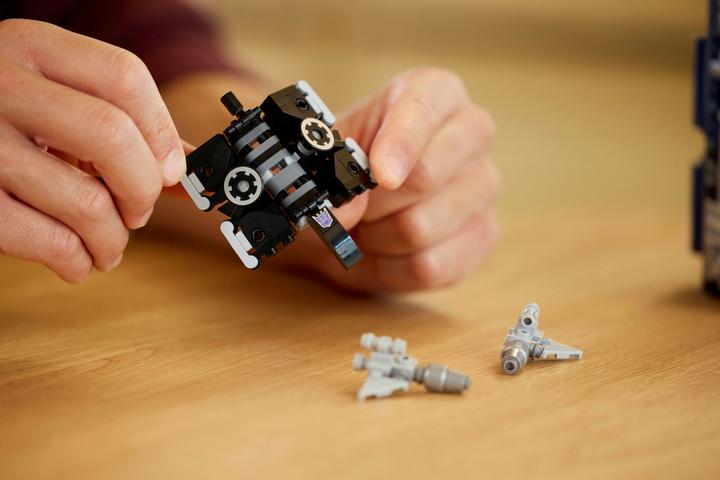 Image du produit LEGO 10358 Confidential (10358, LEGO Icons)