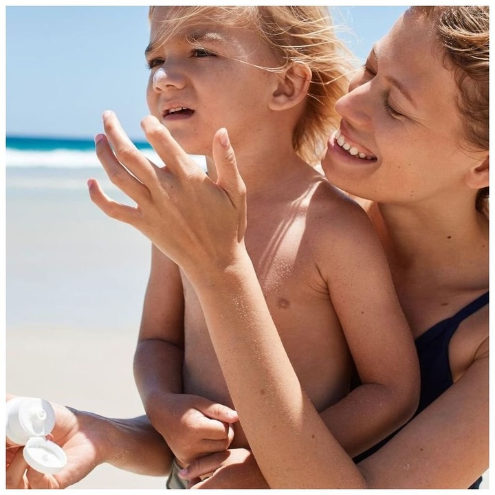Immagine prodotto Naïf Crema solare per bambini e neonati SPF50 (Crema solare, SPF 50, 30 ml, 1 g)