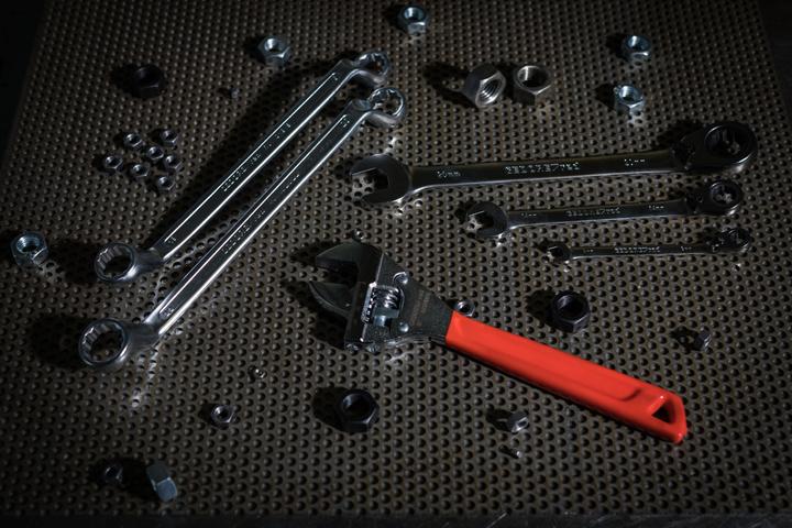 Actual product image Gedore Red red Double ended ring spanner set, 12 pieces, SW 6-32, chrome vanadium steel, silver (10 mm, 11 mm, 12 mm, 13 mm, 14 mm, 15 mm, 16 mm, 17 mm, 18 mm, 19 mm, 20 mm, 21 mm, 22 mm, 23 mm, 24 mm, 25 mm, 26 mm, 27 mm, 28 mm, 29 mm, 30 mm, 31 mm, 32 mm, 6 mm, 7 mm, 8 mm, 9 mm)