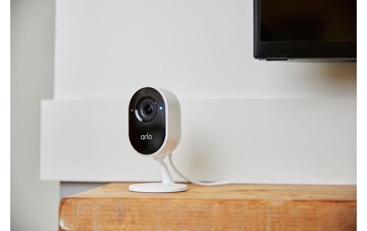 Produktbild Arlo Essential Indoor Kamera, weiss (1920 x 1080 Pixels)