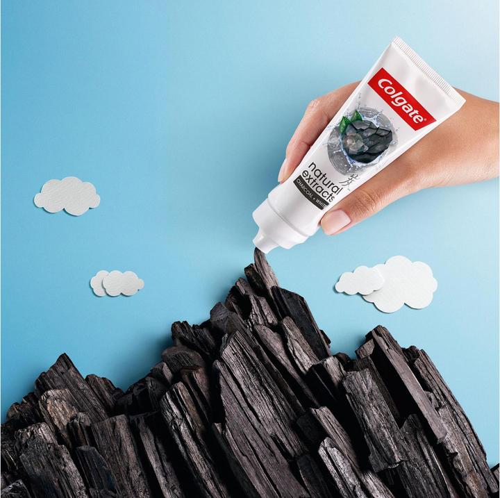 Immagine prodotto Colgate Natural Extracts Charcoal + White (75 ml)