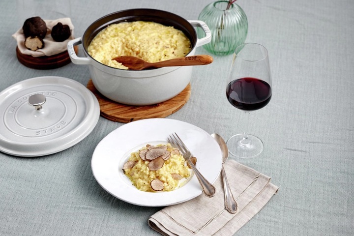 Actual product image Staub Round Cocotte (26 cm, Casserole + Stewpot, Cast iron)