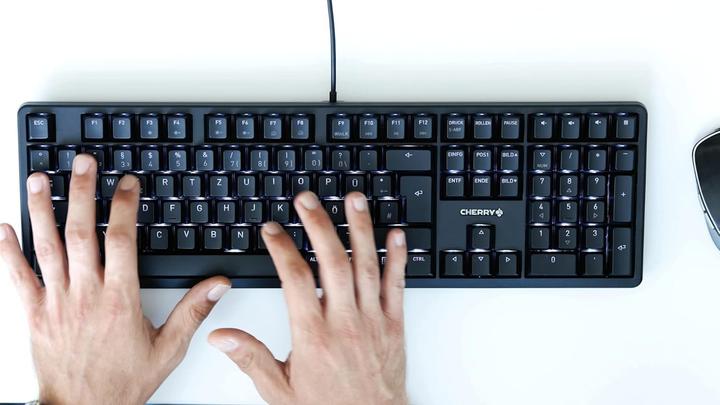 Produktbild CHERRY G80-3000N RGB (Eng. Int., Kabelgebunden)